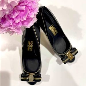 Ferragamo pump size 9